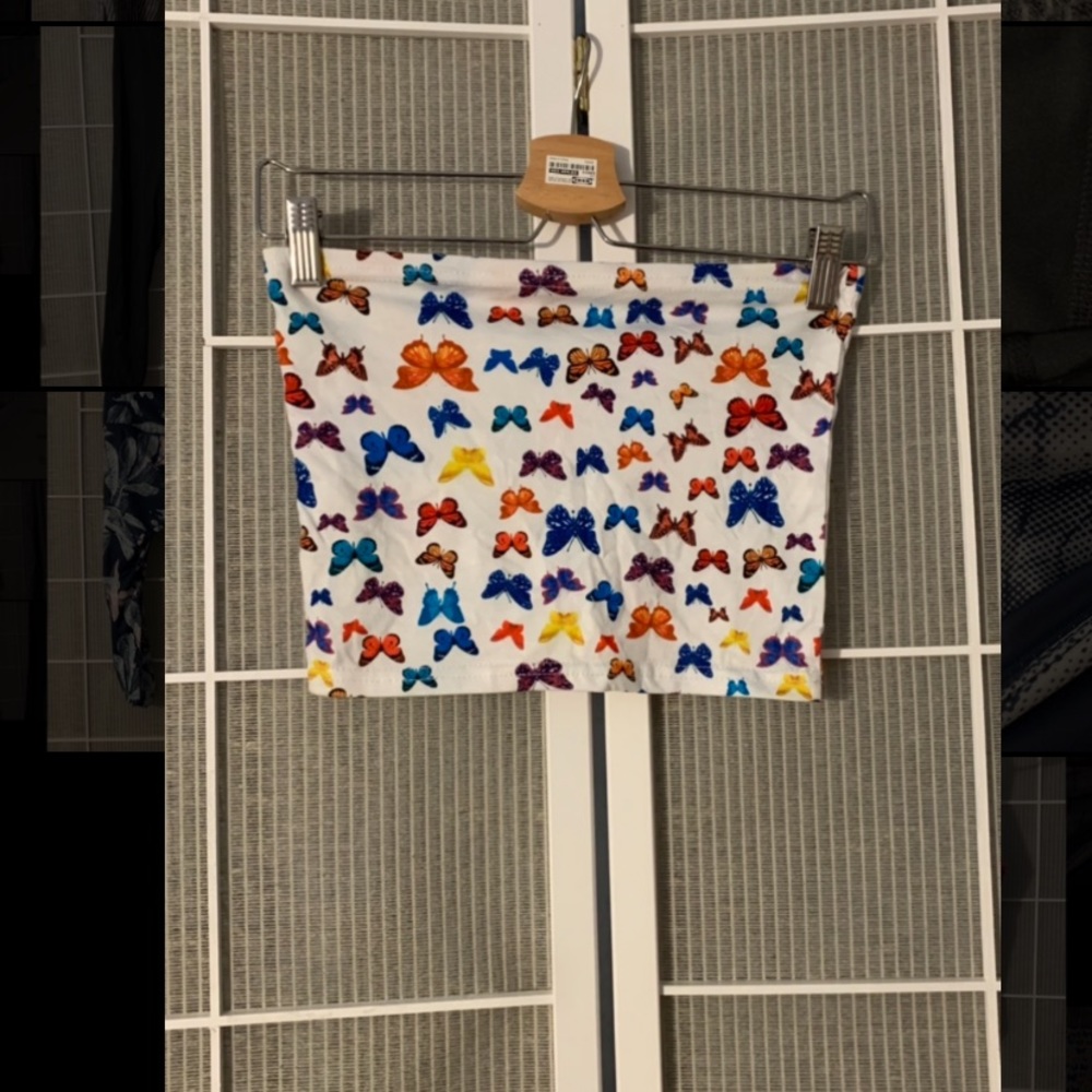 🗞🦋BUTTERFLY AND NEWSPAPER PRINT TOP!!🗞🦋